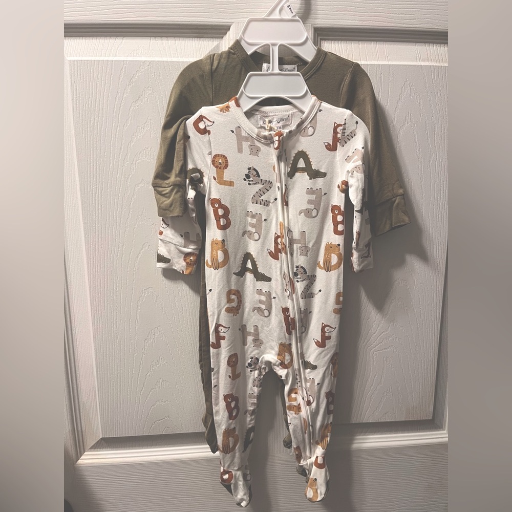 Emily & Oliver Two piece sleeper set
